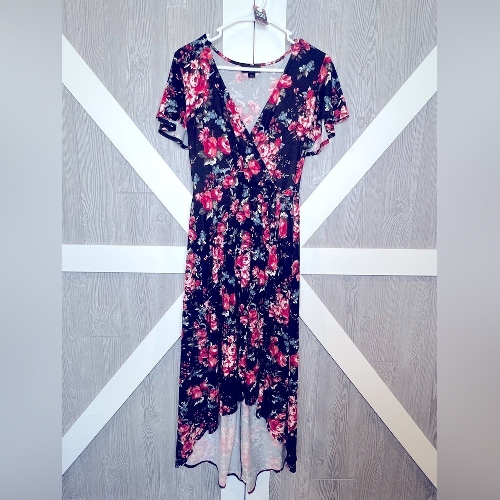 256. Fortune + Ivy Floral V-Neck High-Low Maxi Dress Large